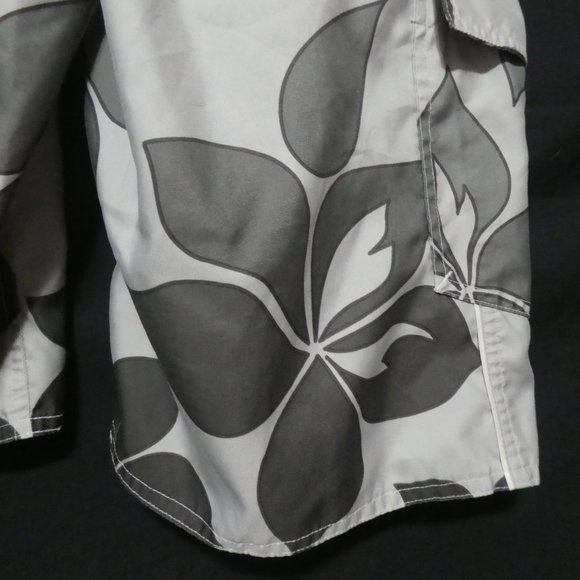 OLD NAVY | size 18 | Floral Print Swim Trunks | Mesh Lining - Picture 12 of 14